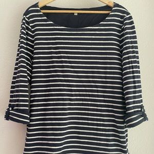 GAP striped top Navy + White, 100% cotton. 3/4 or bracelet sleeve. Woven back.